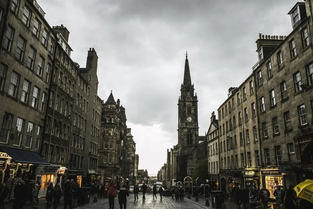 the royal mile edinburgh scotland 