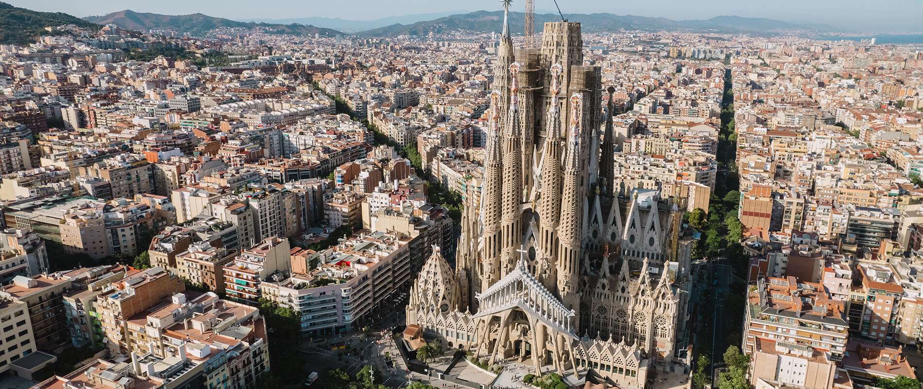 Top 10 Places to Visit in Barcelona: Sagrada Família: Gaudí's Masterpiece