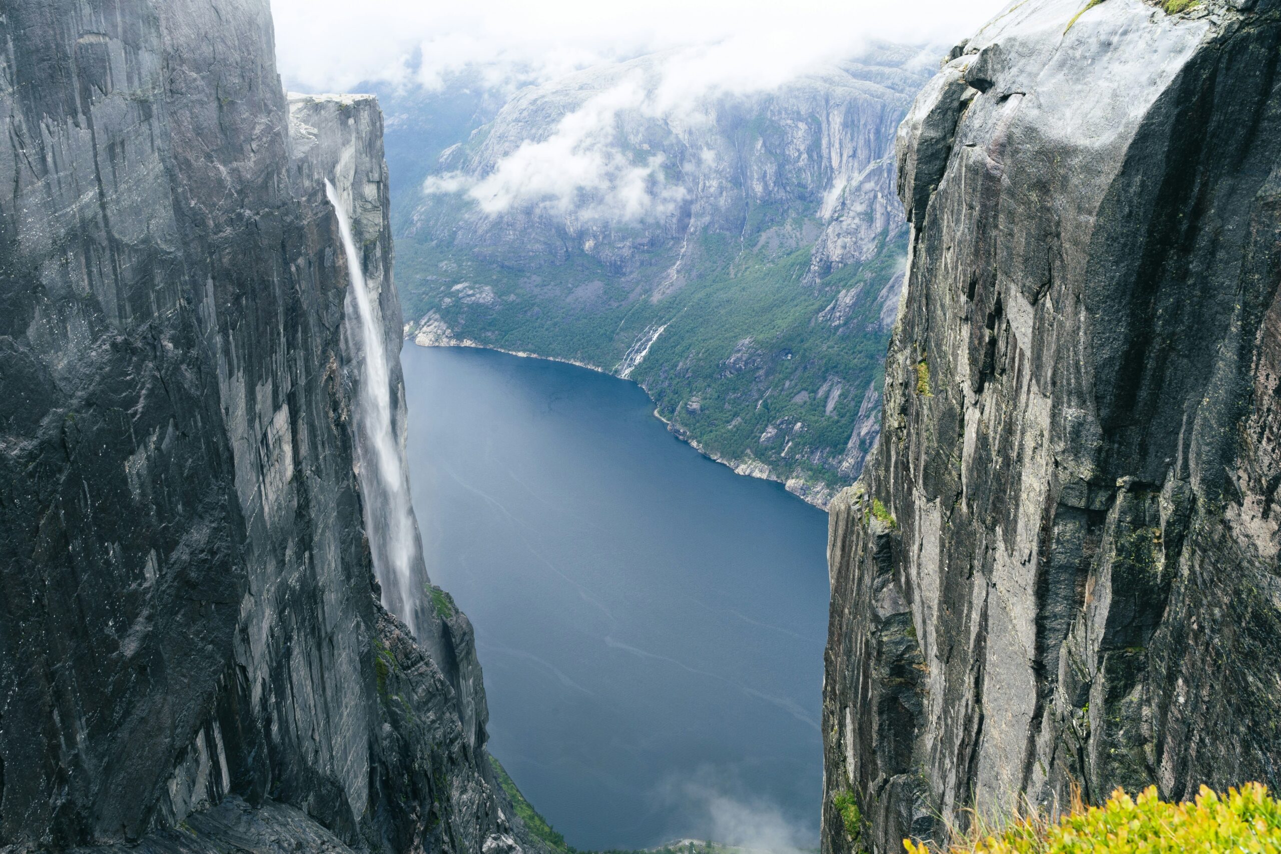 Top 10 Places to Visit in Norway: Kjeragbolten