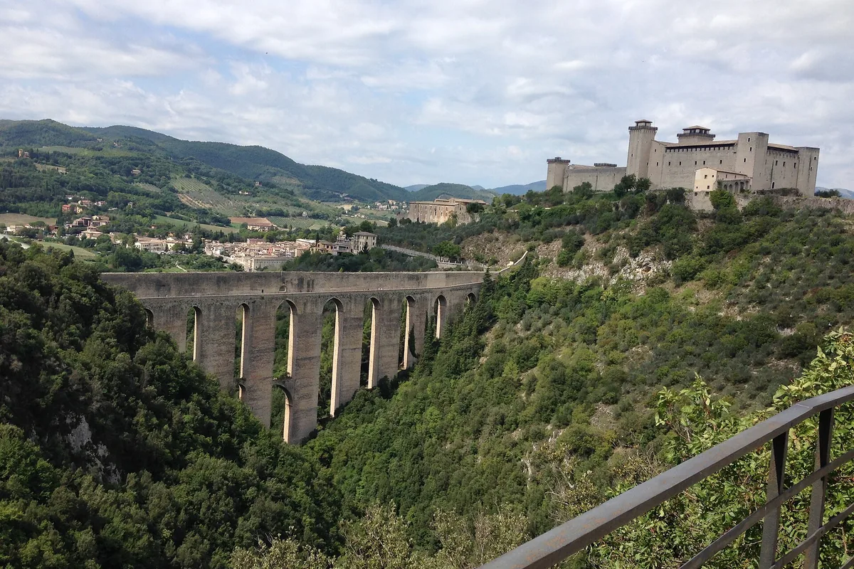 The Ponte delle Torri spanning the gorge at Spoleto, with the Rocca Albornoziana behind