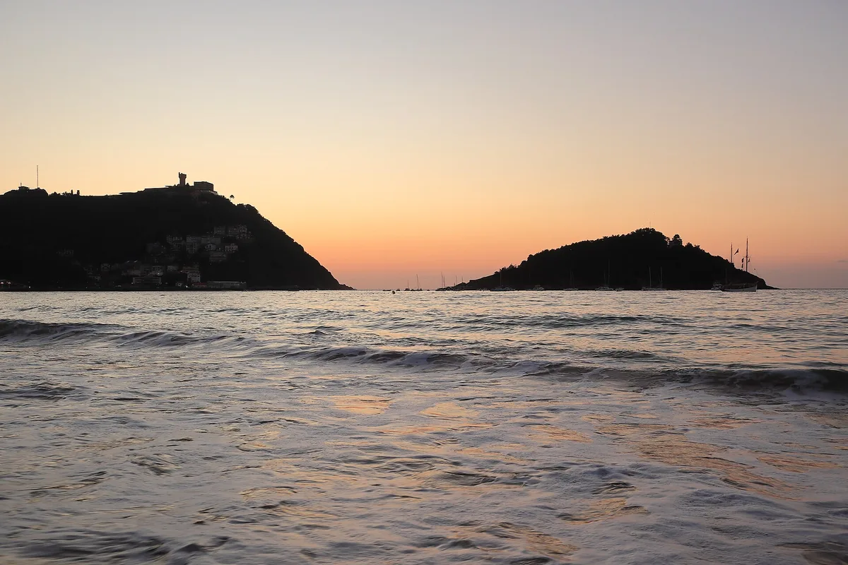 La Concha bay at dusk in San Sebastián
