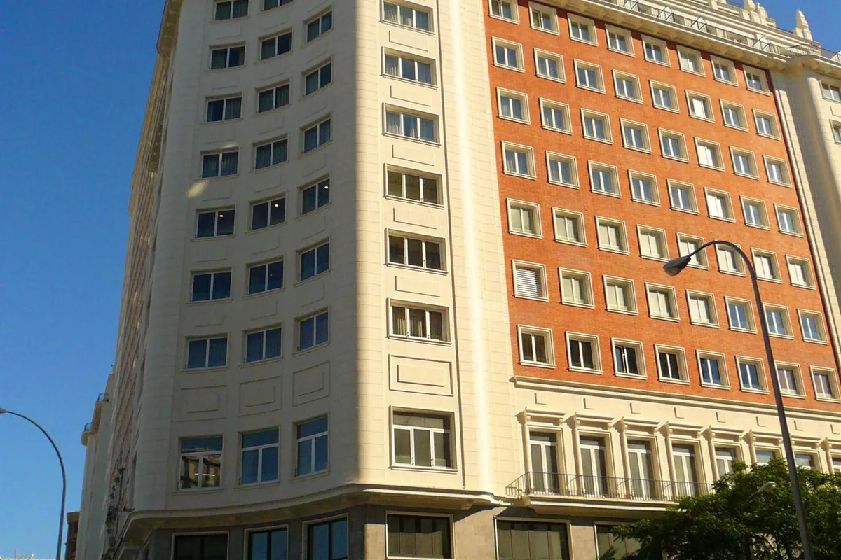 Riu Plaza España tower in Madrid, home of the 360 Rooftop Bar