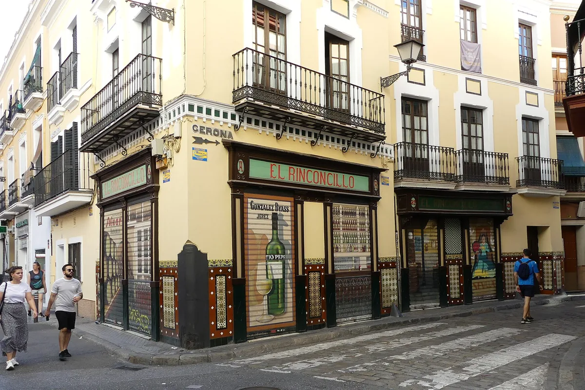 The tiled corner facade of El Rinconcillo tapas bar on Calle Gerona in Seville