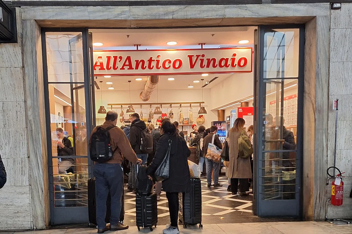 Entrance and sign of All'Antico Vinaio sandwich shop, Florence